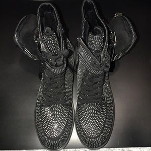 Never worn sparkly Bamboo Boots with pouches on the side size 9